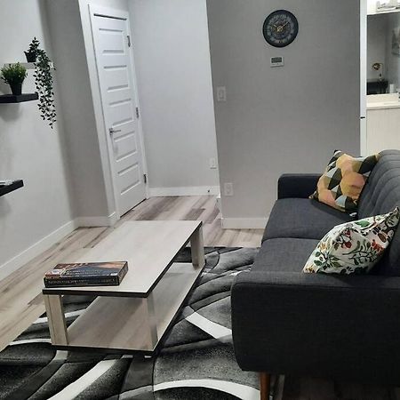 Carsonway Basement Suite Эдмонтон Экстерьер фото
