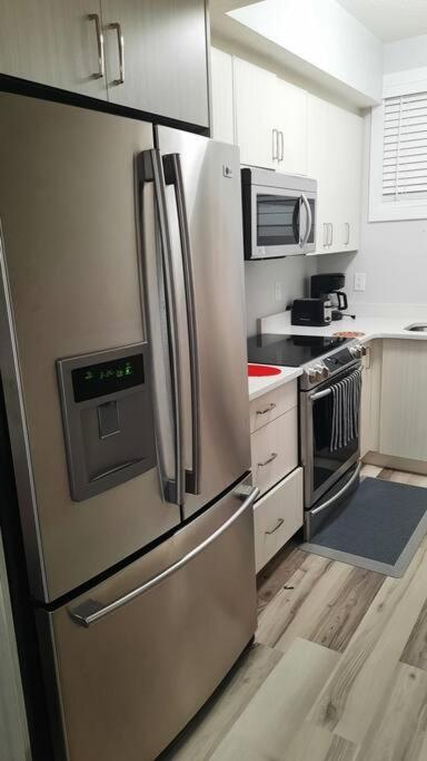 Carsonway Basement Suite Эдмонтон Экстерьер фото