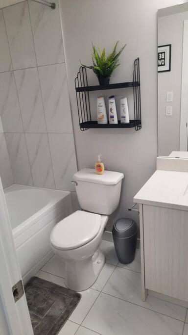 Carsonway Basement Suite Эдмонтон Экстерьер фото