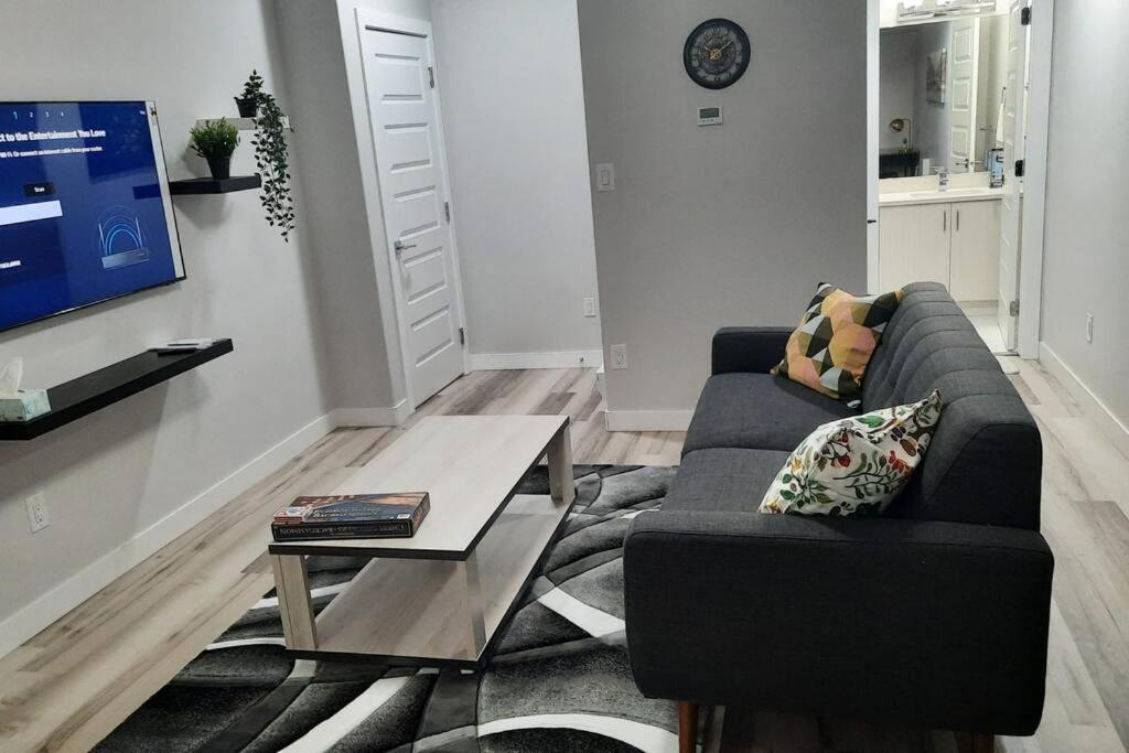 Carsonway Basement Suite Эдмонтон Экстерьер фото