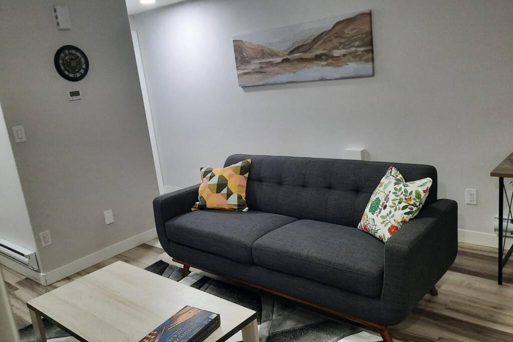 Carsonway Basement Suite Эдмонтон Экстерьер фото