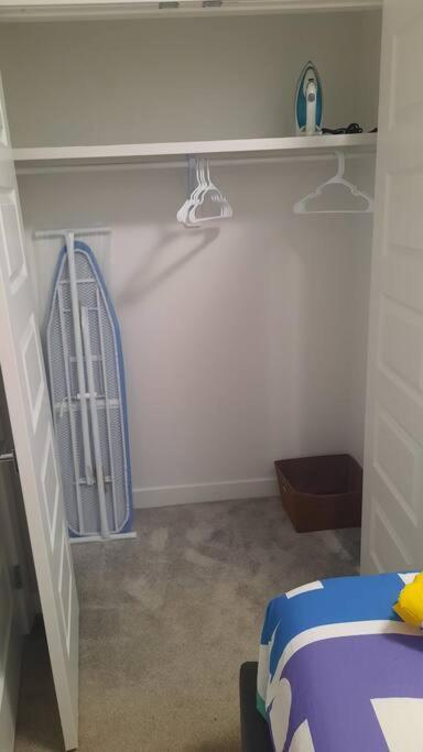 Carsonway Basement Suite Эдмонтон Экстерьер фото